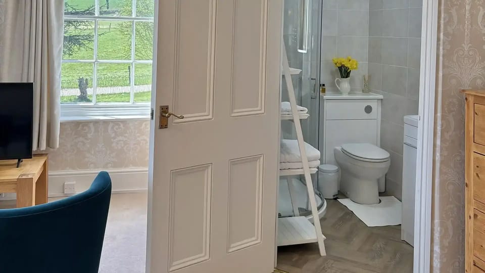 Lower Bryanston Farm Bed and Breakfast in North Dorset District