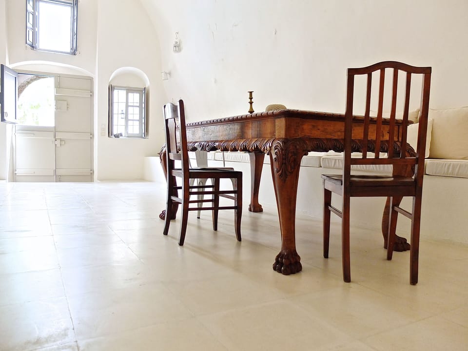 Wineryhouse the main hall and the dinning table