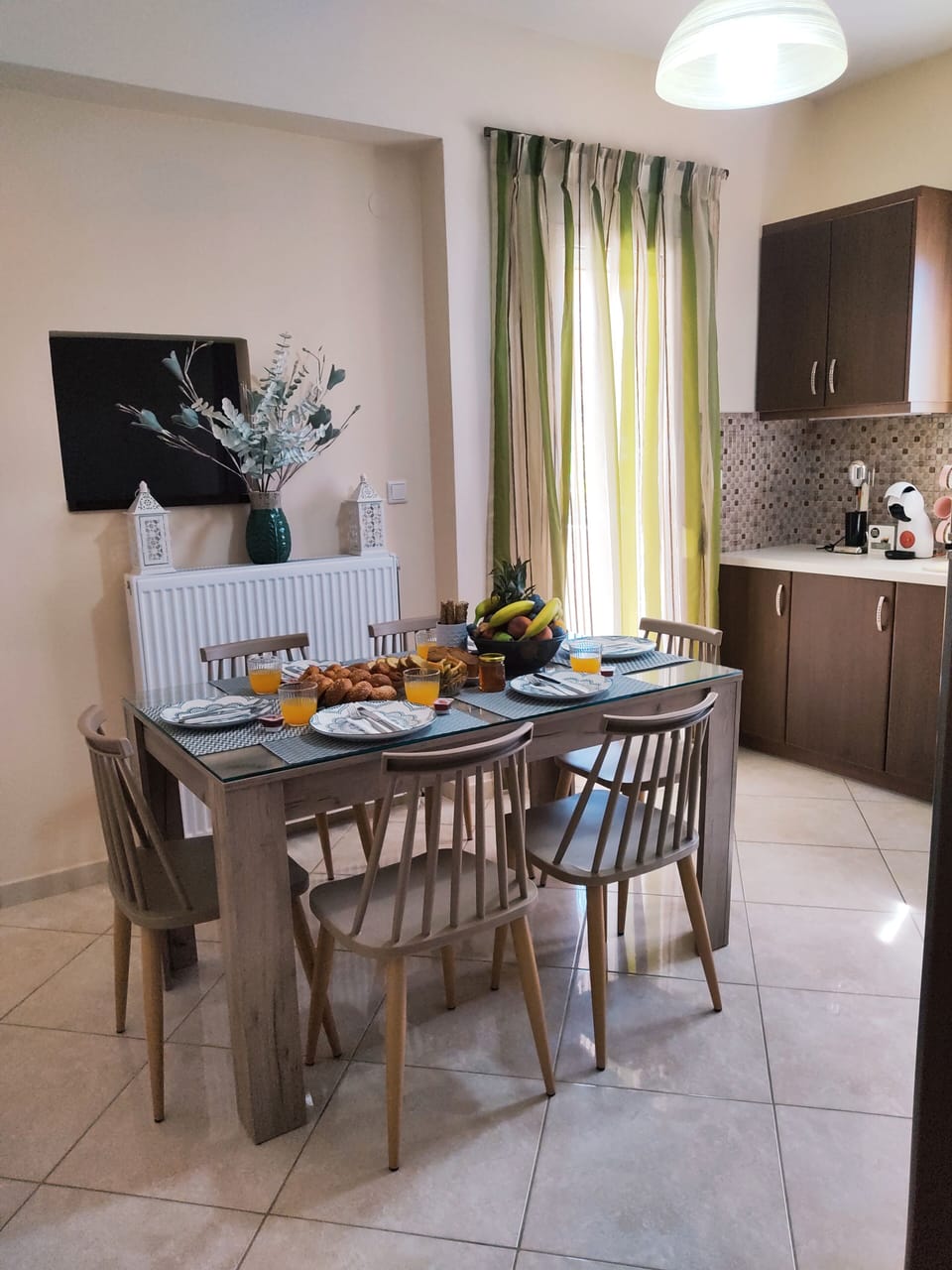 Spacious kitchen!!