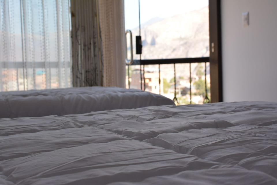 Basic Double Room, 2 Twin Beds, Mountain View | 1 bedroom, individually decorated, desk, free WiFi