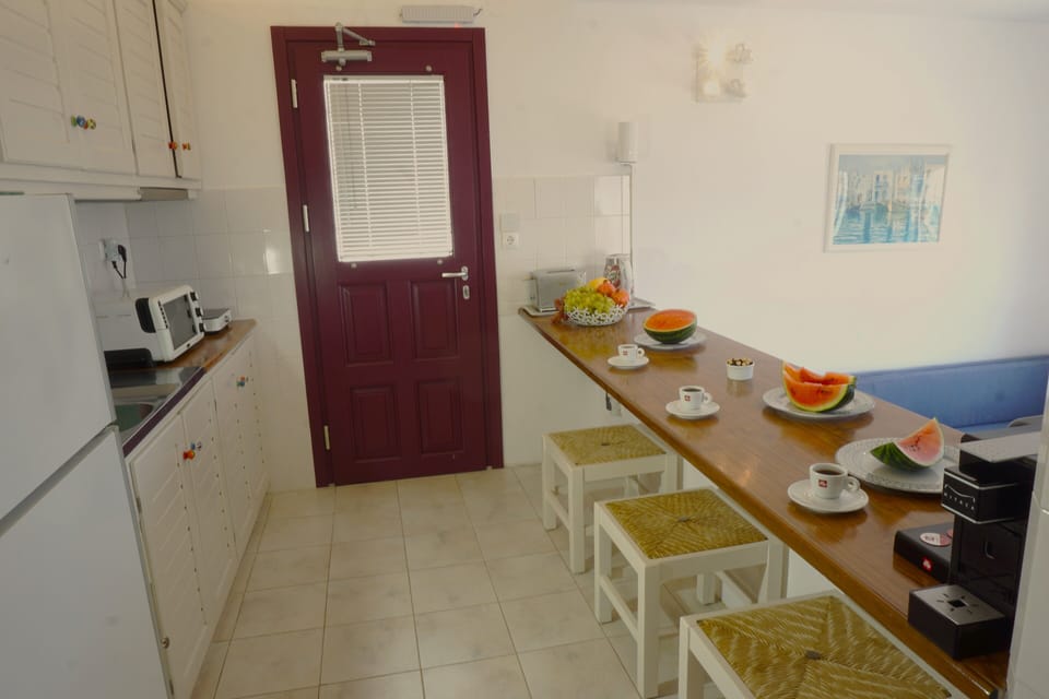 Seaview equipped kitchen of ground floor Playera bungalow 