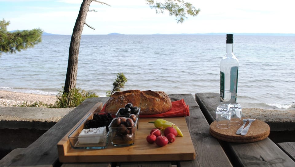 You can enjoy a meal or a drink in the wooden outdoor bench overlooking the sea!