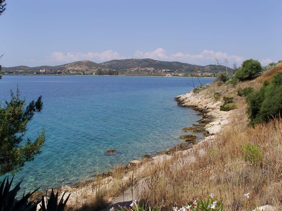rocky beach 80 meters distance