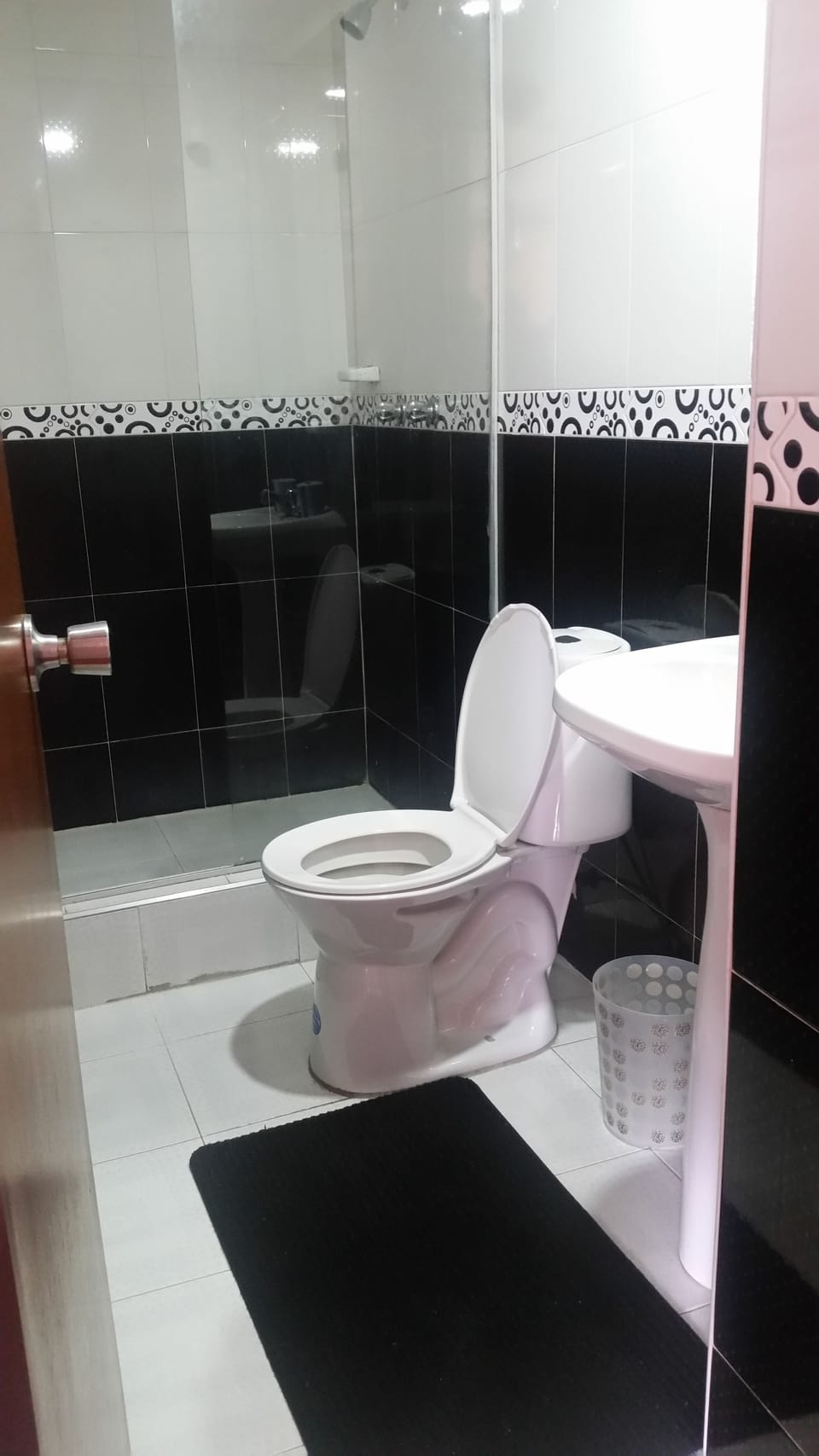 Family Apartment, 3 Bedrooms | Bathroom | Shower, towels
