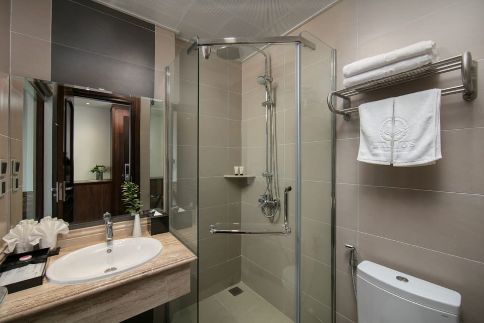 Classic Double Room Single Use | Bathroom | Free toiletries, hair dryer, slippers, towels