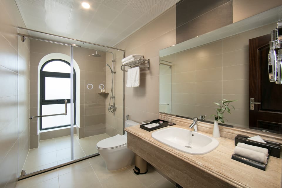 Classic Hali Room | Bathroom | Free toiletries, hair dryer, slippers, towels
