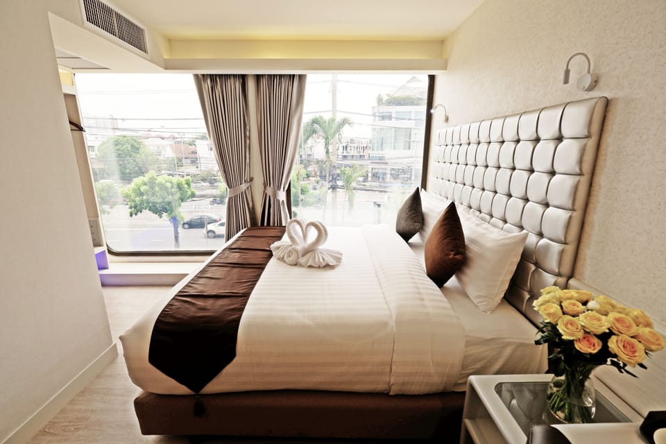 Standard Room, 1 Double Bed | In-room safe, desk, free WiFi, bed sheets