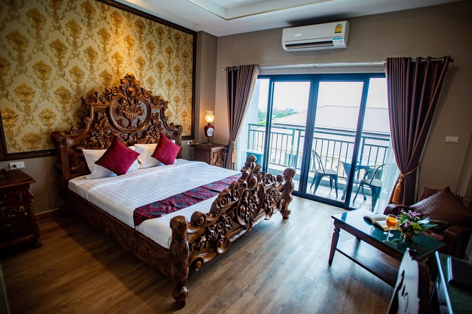 Superior Double Room | Minibar, desk, blackout drapes, free WiFi