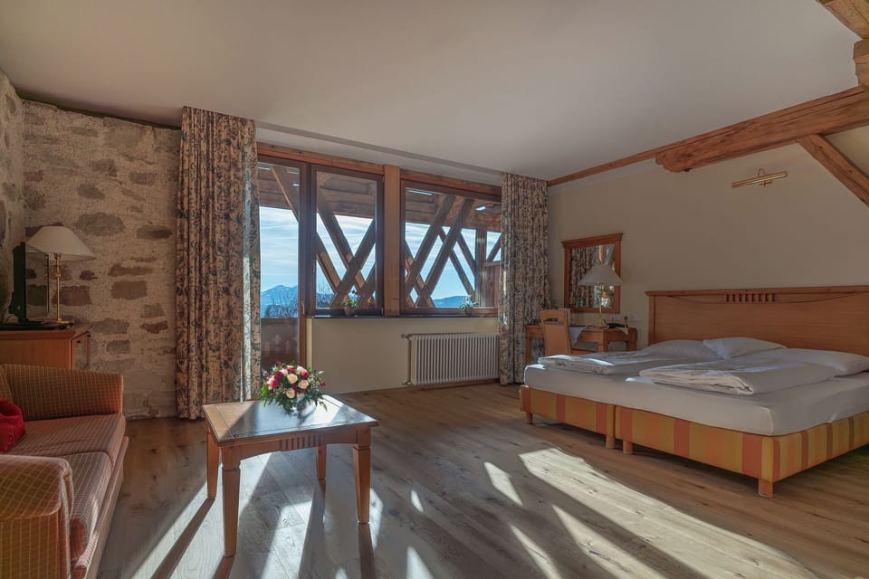Panoramic Suite | In-room safe, individually decorated, individually furnished, desk