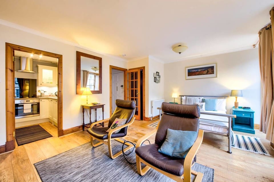 Comfort Studio (1 Bedroom) | Living area | TV