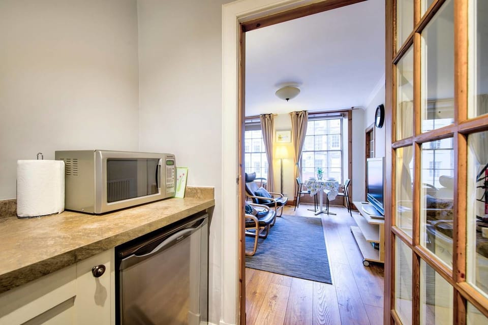 Comfort Studio (1 Bedroom) | Private kitchen | Fridge, microwave, stovetop, electric kettle