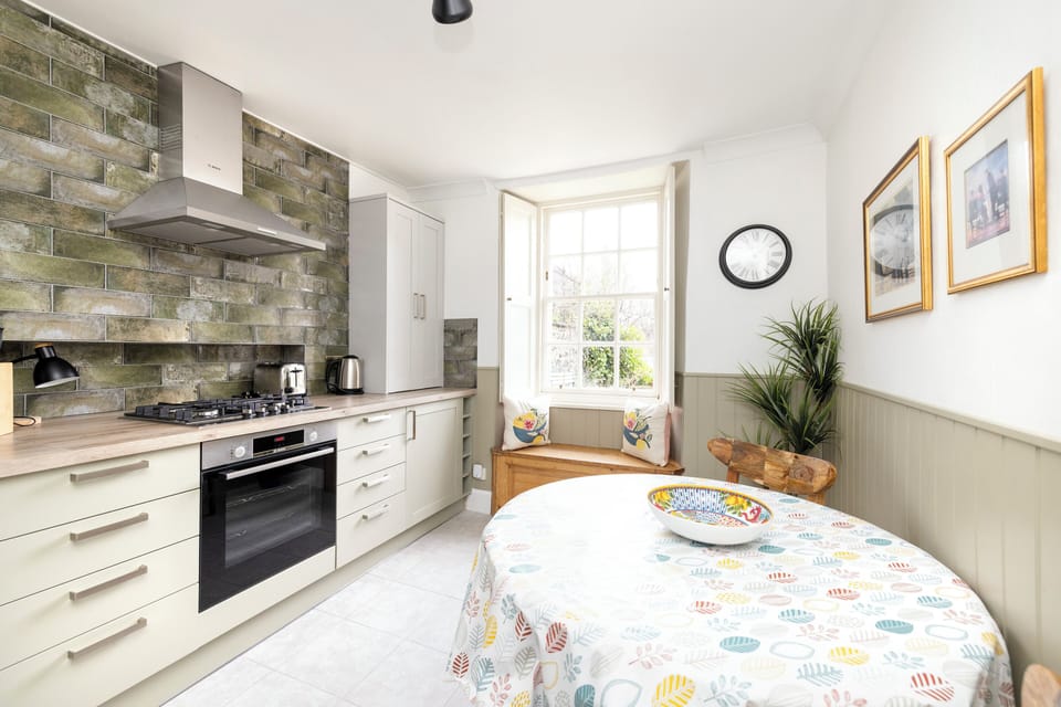 Apartment (1 Bedroom) | 1 bedroom, iron/ironing board, internet, bed sheets