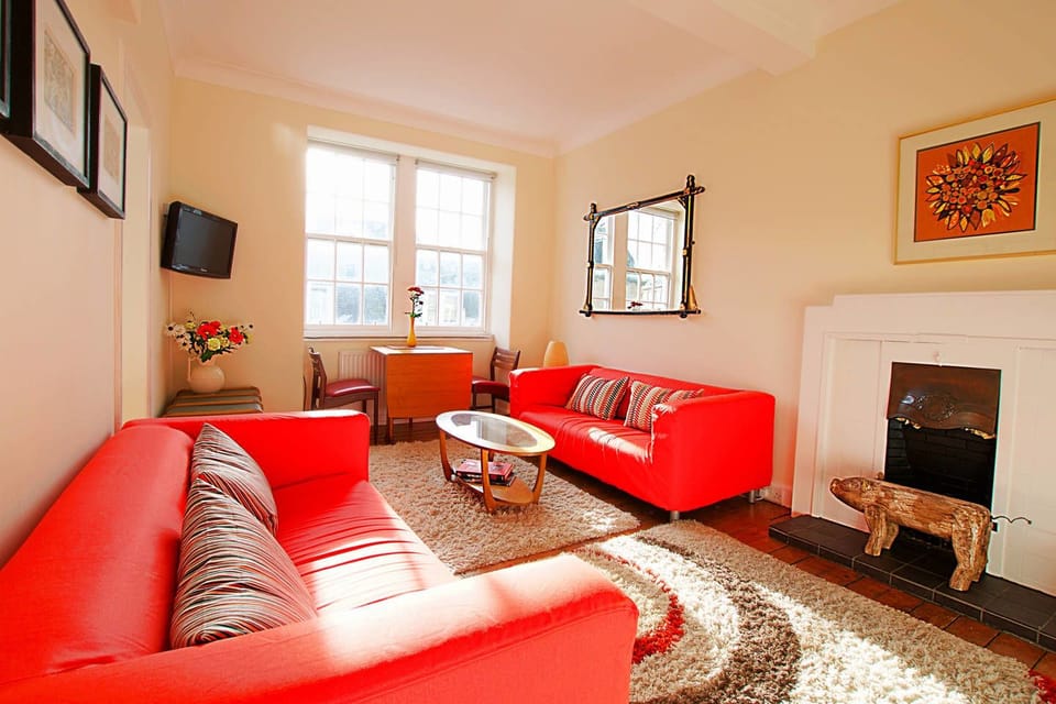 Apartment (2 Bedrooms) | Living room | Flat-screen TV