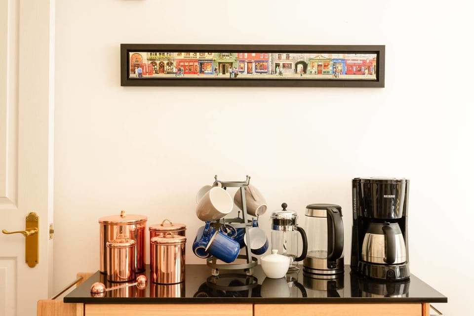 Apartment (2 Bedrooms) | Private kitchen | Coffee/tea maker, electric kettle, cookware/dishes/utensils