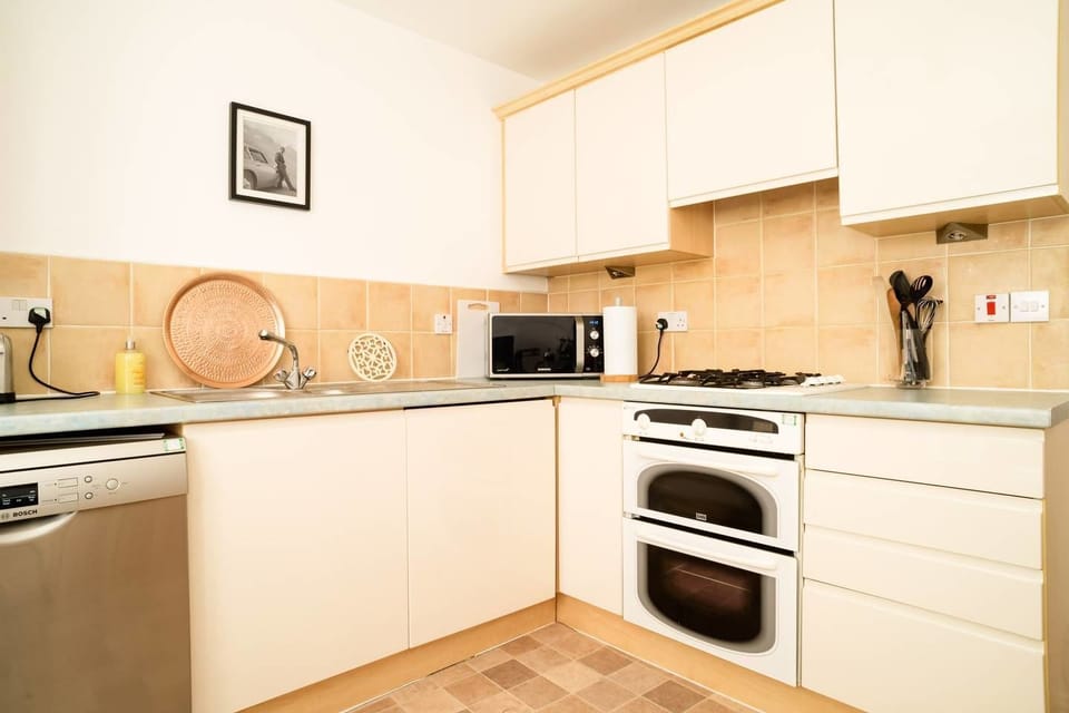 Apartment (2 Bedrooms) | Private kitchen | Coffee/tea maker, electric kettle, cookware/dishes/utensils