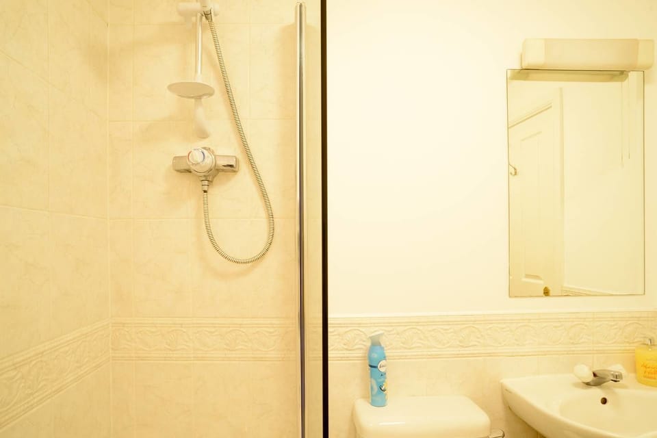 JOIVY Gorgeous Stockbridge Apt With Underground Parking Apartment in Edinburgh
