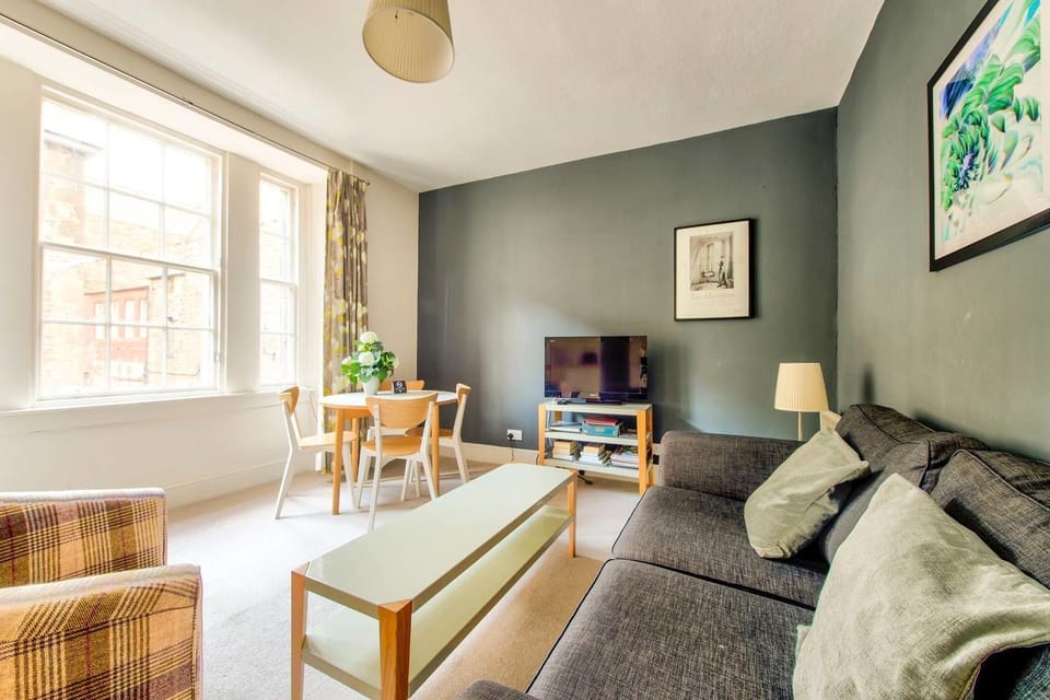 Apartment (1 Bedroom) | Living area | TV