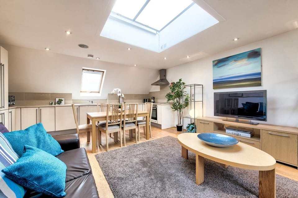 Apartment (2 Bedrooms) | Living room