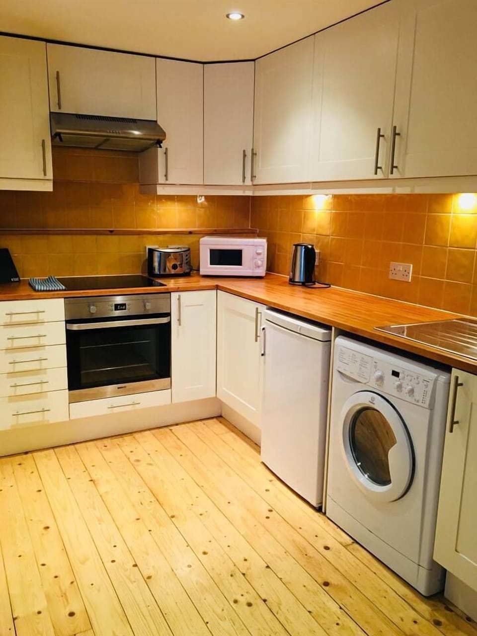 Apartment, 1 Double Bed with Sofa bed (1 Bedroom) | Private kitchen | Electric kettle, toaster, cookware/dishes/utensils