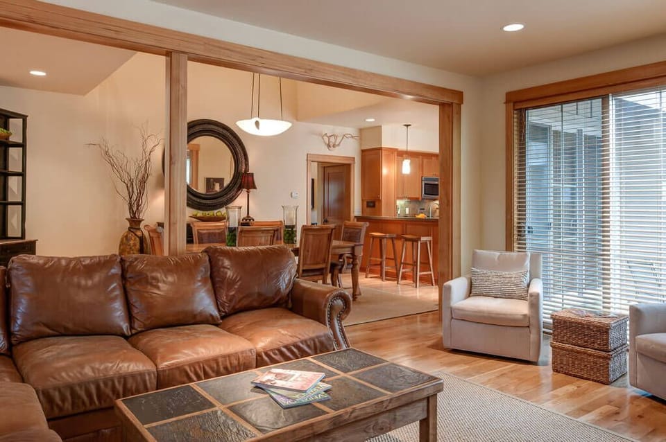 28 Fremont Crossing