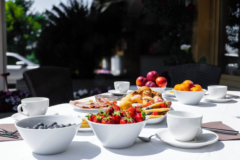 Daily buffet breakfast for a fee