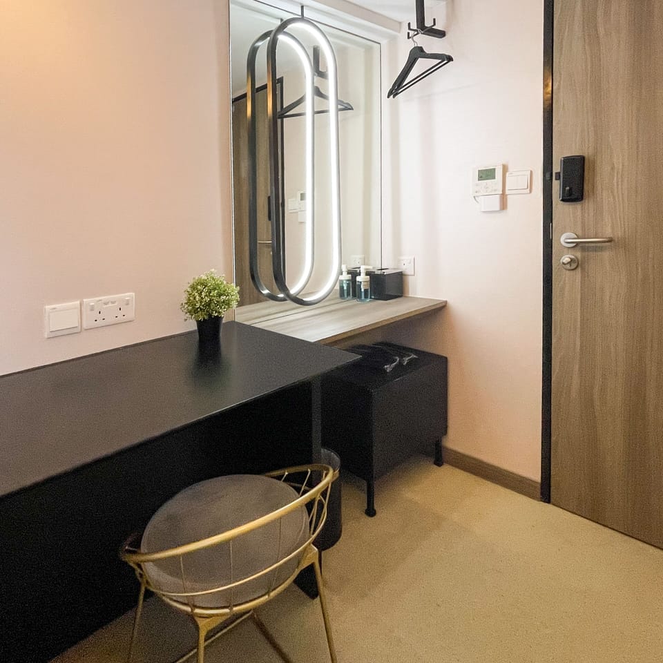 Cabin S-Double bed with window, shared bathroom(1pax) | In-room safe, desk, laptop workspace, soundproofing