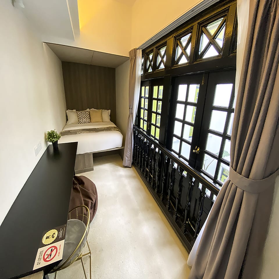 Cabin M, Window, Shared Bathroom | In-room safe, desk, laptop workspace, soundproofing