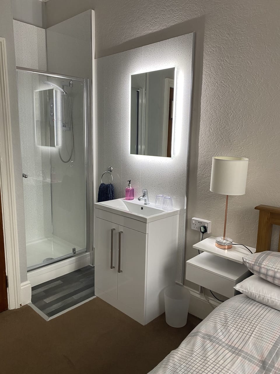 Basic Double Room | Free WiFi, bed sheets