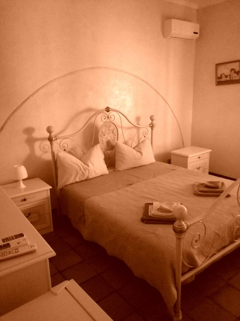 Family Room (King) | Cribs/infant beds, rollaway beds, free WiFi, bed sheets