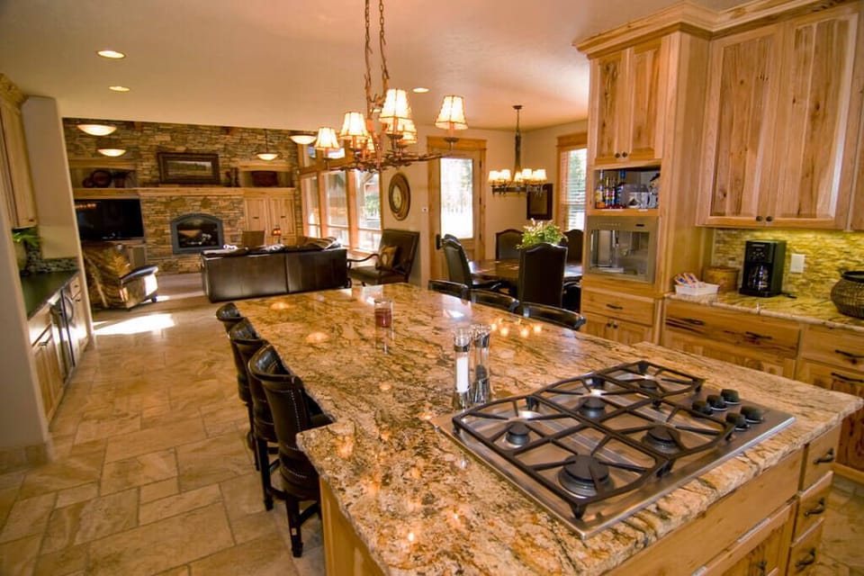 56640 Sunstone Loop