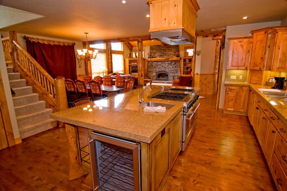 20 White Elm Lane