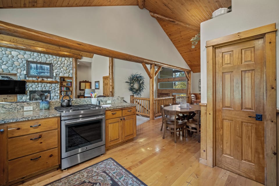 8 White Elm Kitchen