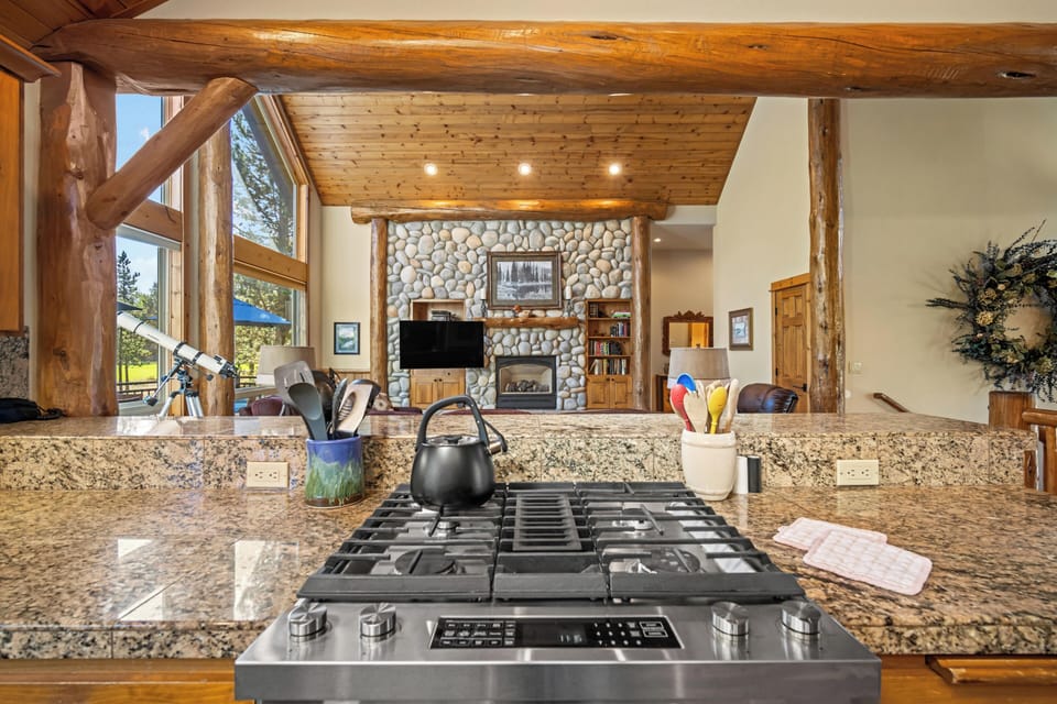 8 White Elm Kitchen