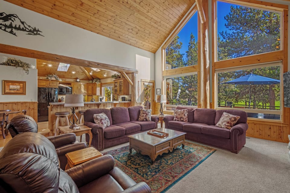 8 White Elm living room