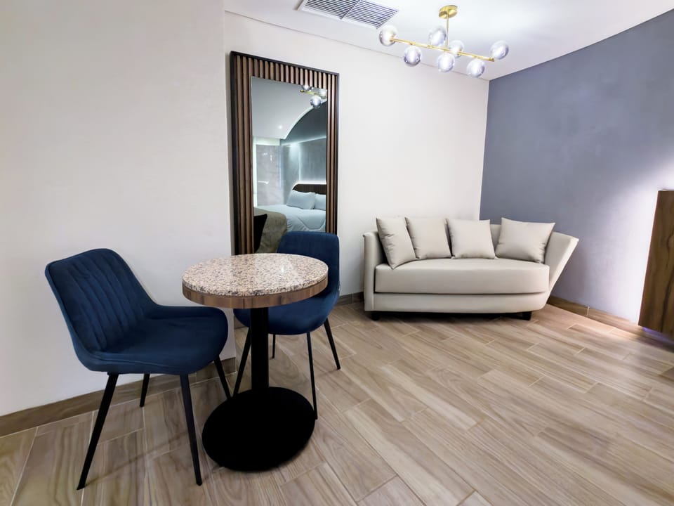 Deluxe Room, Jetted Tub | Premium bedding, desk, iron/ironing board, free WiFi