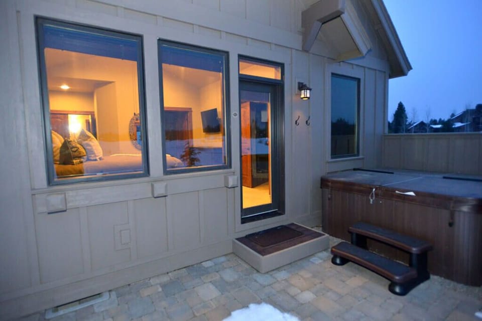 1 Caldera Cabin