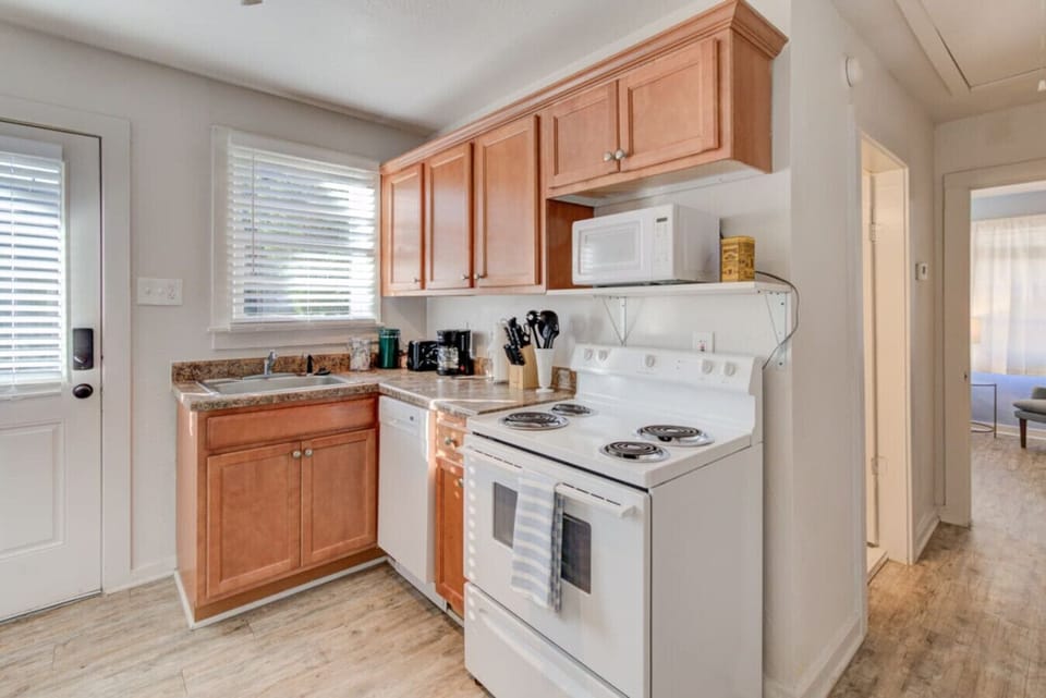 From morning coffee to midnight snacks—a kitchen that feels just right.