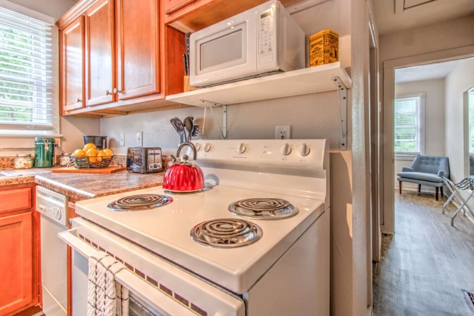 A stovetop that fully supports your inner chef… or reheating skills.