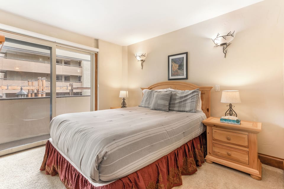 Primary bedroom with ensuite bathroom w/ shower