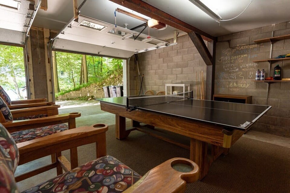 Garage with ping pong table