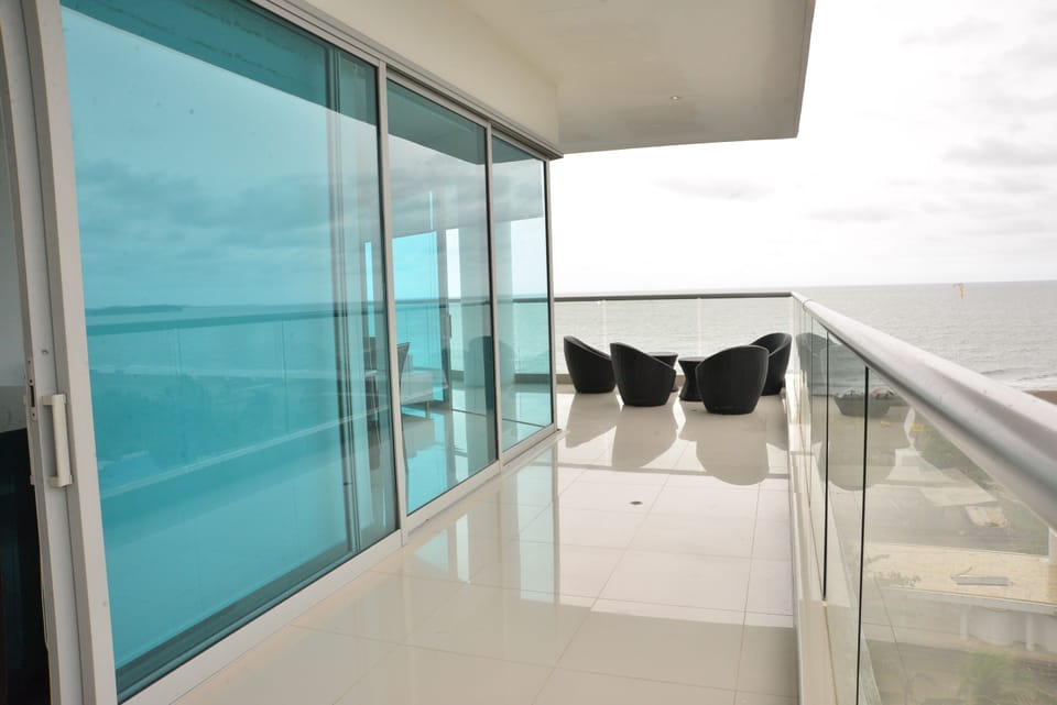 APARTAMENTO AMPLIO 3 ALCOBAS FRENTE PLAY