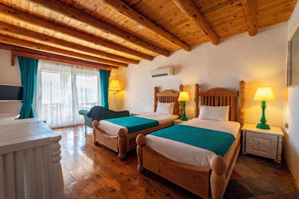 Luxury Room, Sea View | Minibar, free WiFi, bed sheets