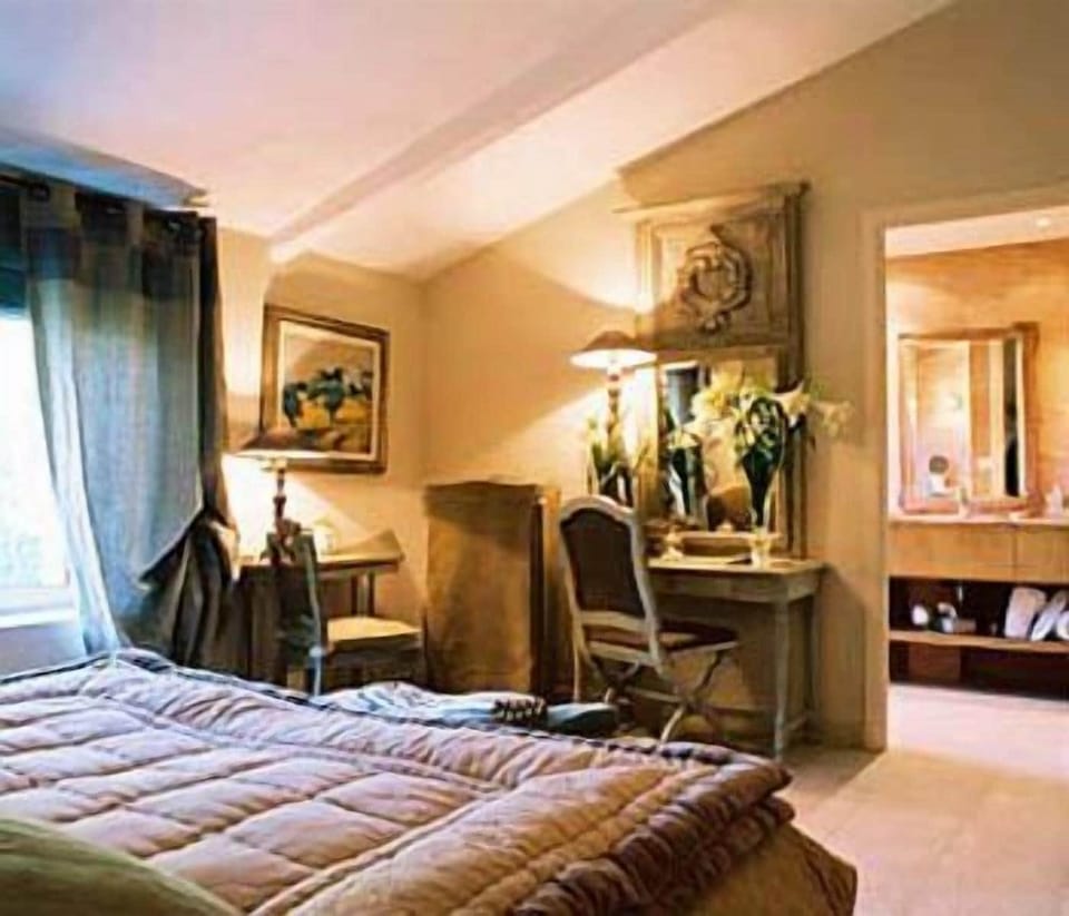 Minibar, in-room safe, desk, soundproofing