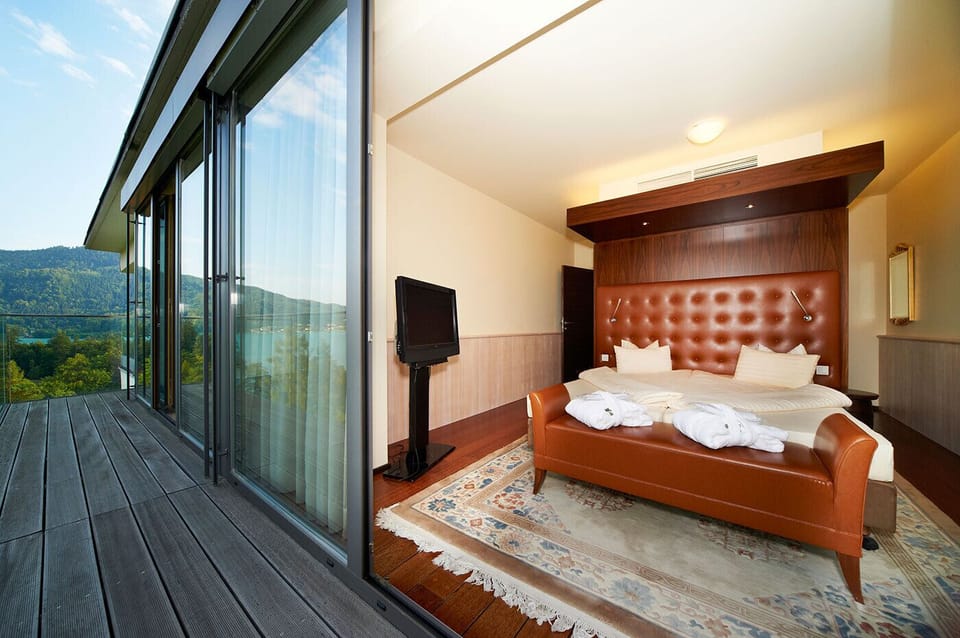 Deluxe Suite, 1 Bedroom, Balcony, Lake View | Minibar, in-room safe, blackout drapes, iron/ironing board