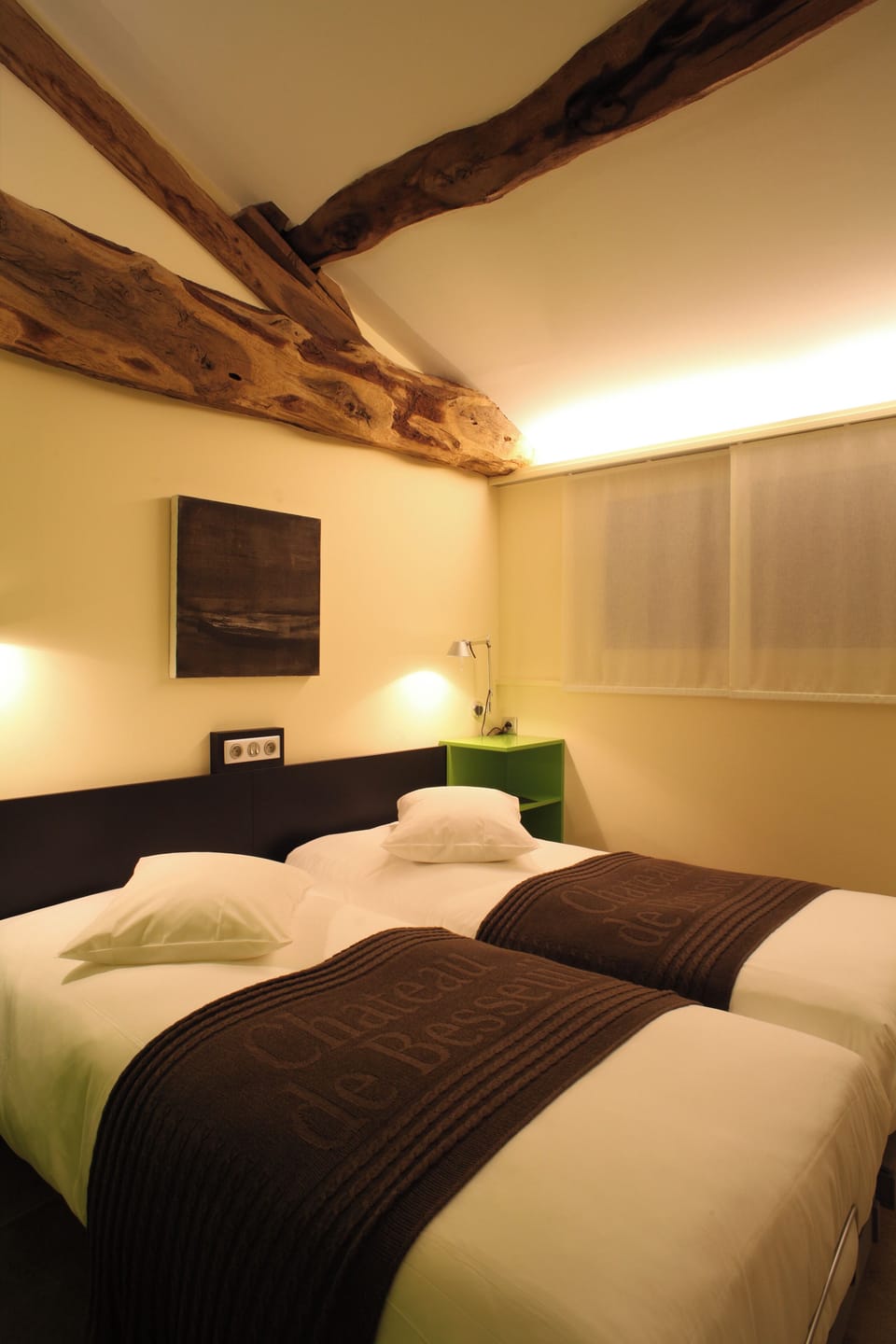 Hypo-allergenic bedding, in-room safe, blackout drapes, free WiFi