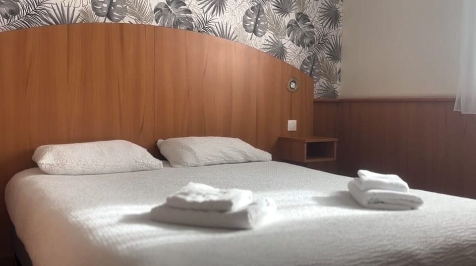 Classic Double Room | Desk, soundproofing, free WiFi, bed sheets