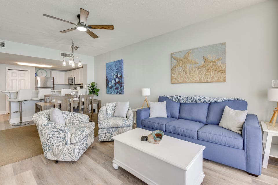 Living Room | Free WiFi | Smart TV | Central A/C & Heat