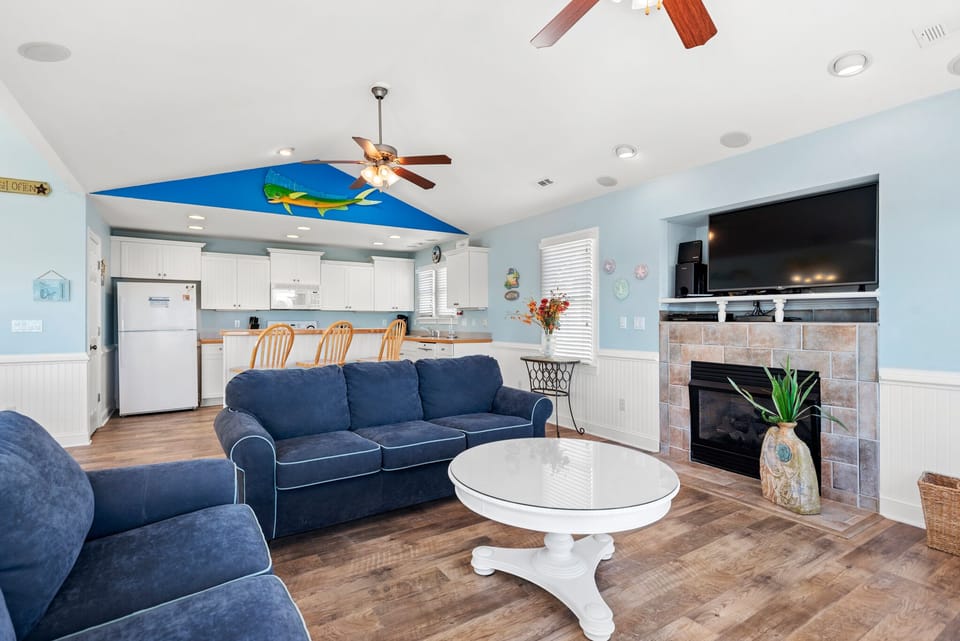 JR378: Sandy Bottoms | Top Level Living Area - Fireplace Not Available For Guest Use