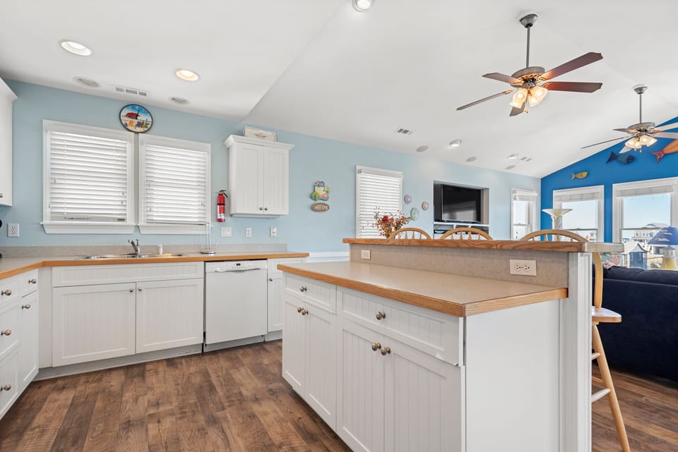 JR378: Sandy Bottoms | Top Level Kitchen
