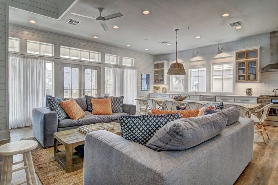 Living Area, 1st Floor
